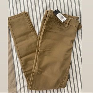 BNWT Mid-Rise Jegging